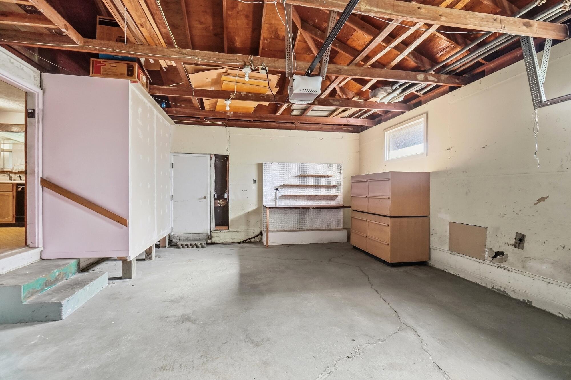2560 Casey, Springfield, Ohio 45503