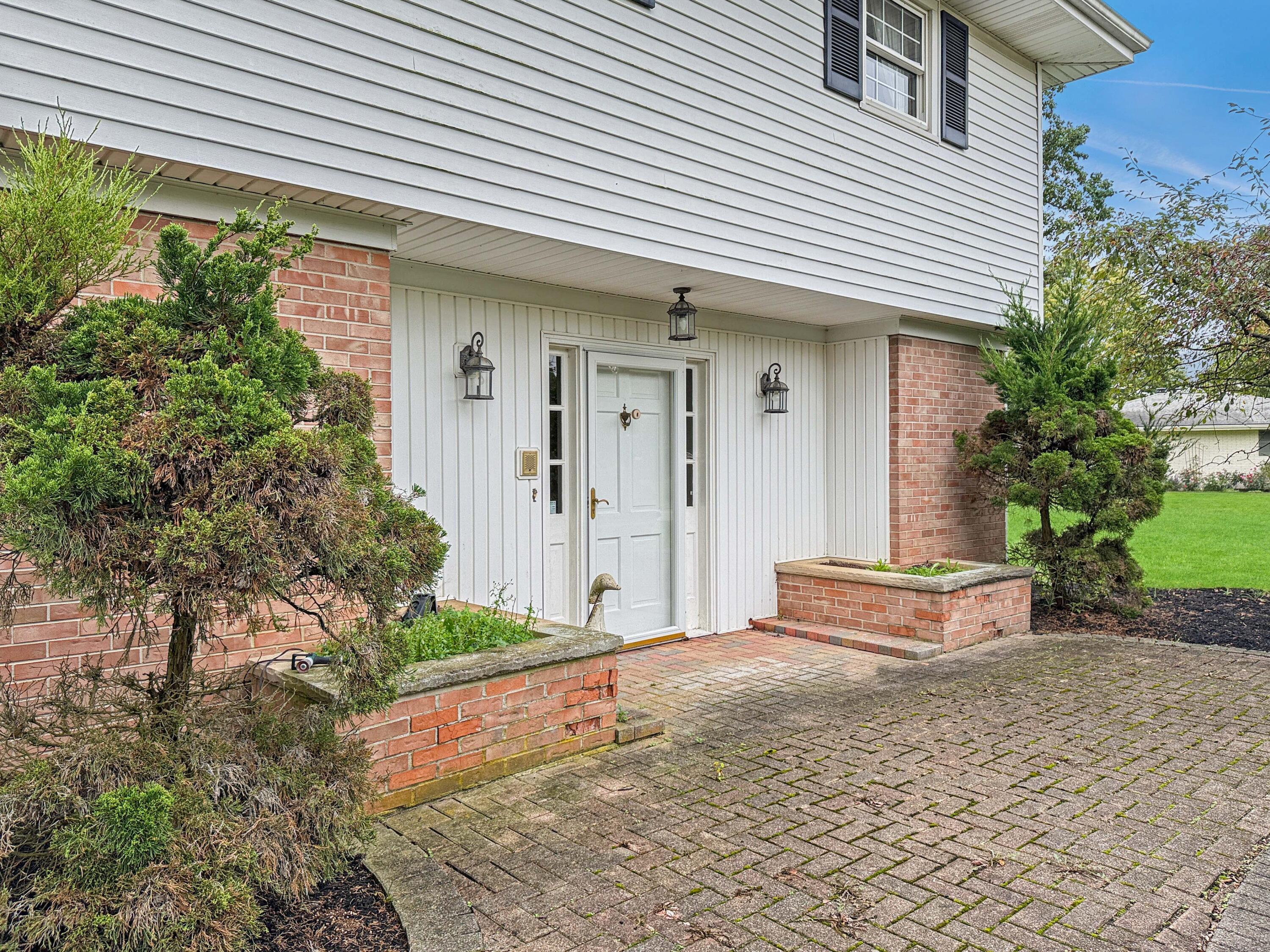 964 Bon Air, Urbana, Ohio 43078