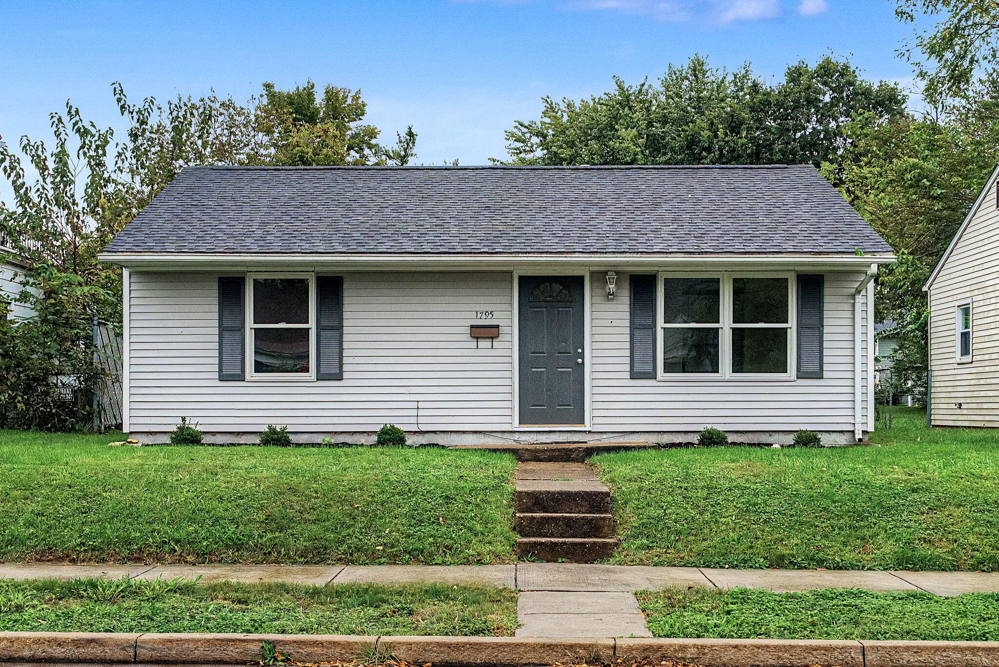 1795 Broadway, Springfield, Ohio 45504