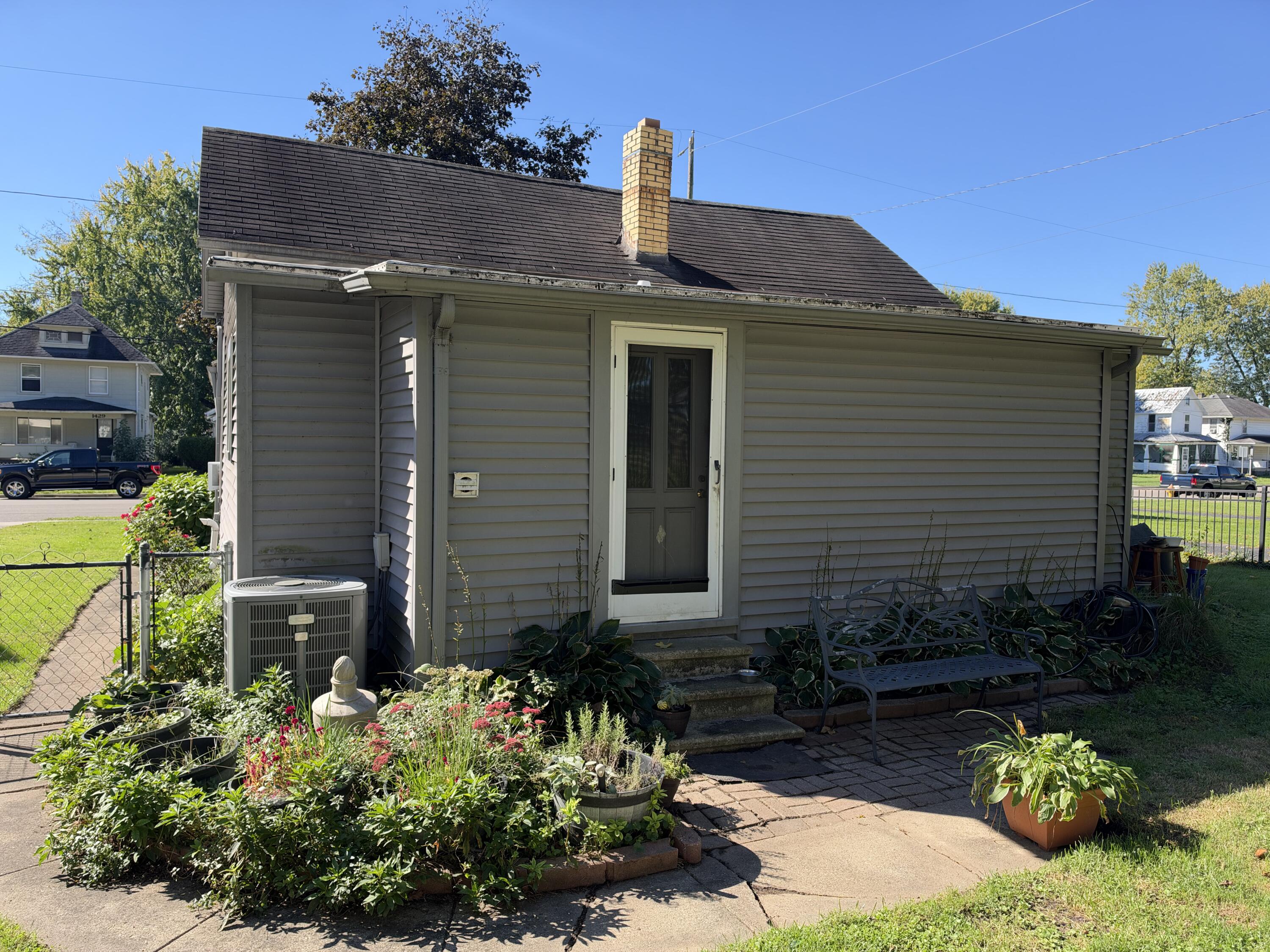 1432 Broadway, Springfield, Ohio 45504