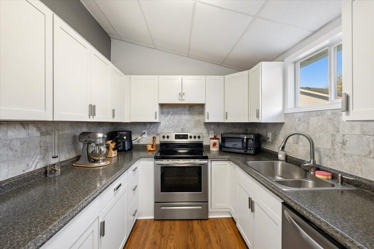 1700 Elaina, Springfield, Ohio 45503