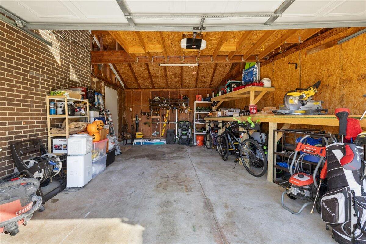 1700 Elaina, Springfield, Ohio 45503