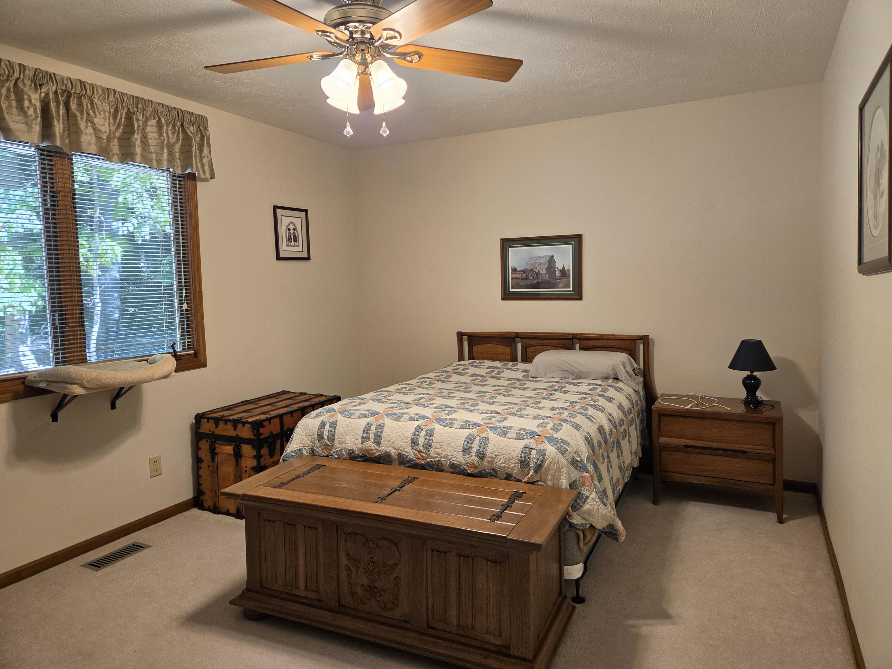 5635 Calais, Springfield, Ohio 45503