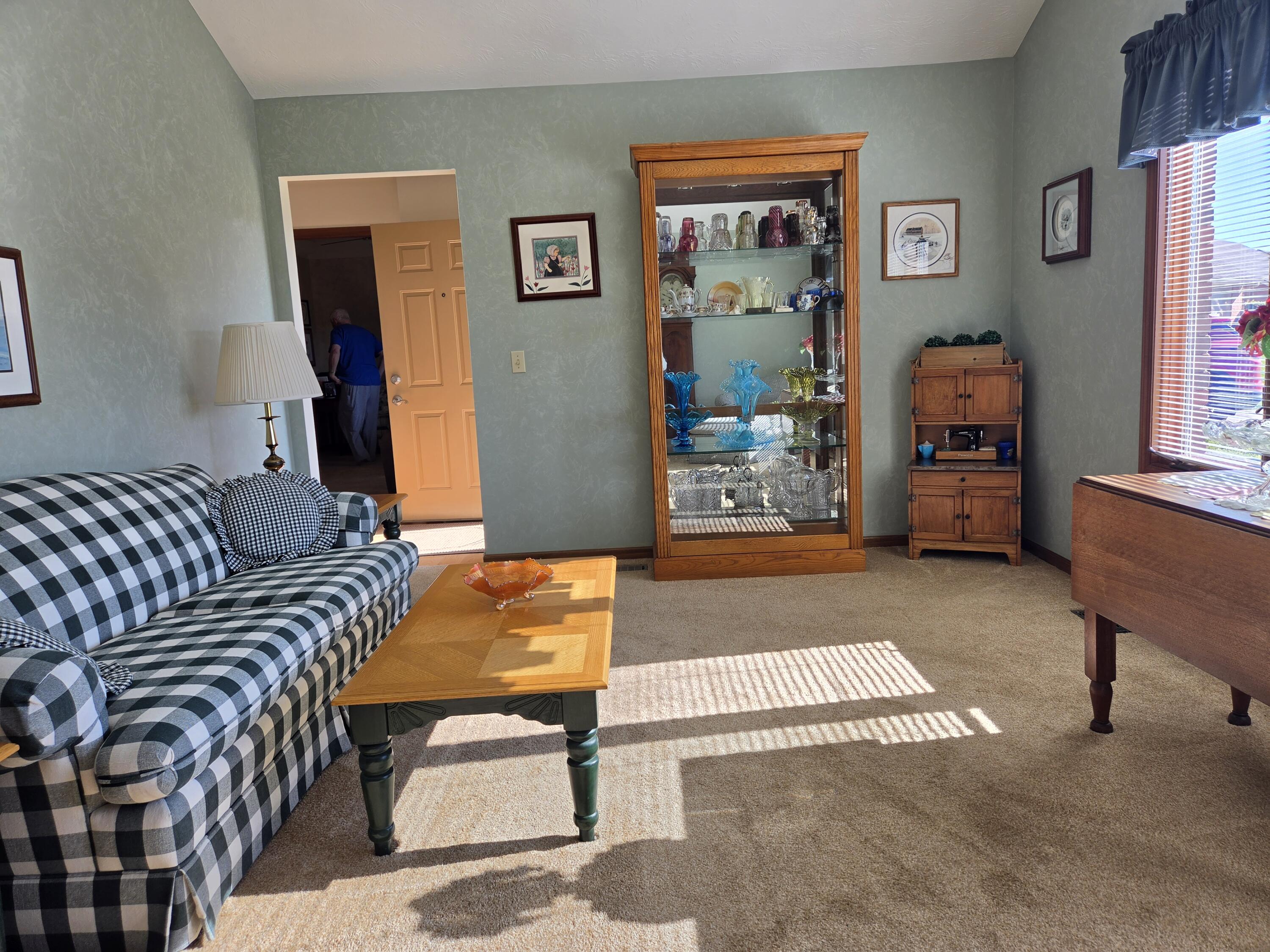 5635 Calais, Springfield, Ohio 45503