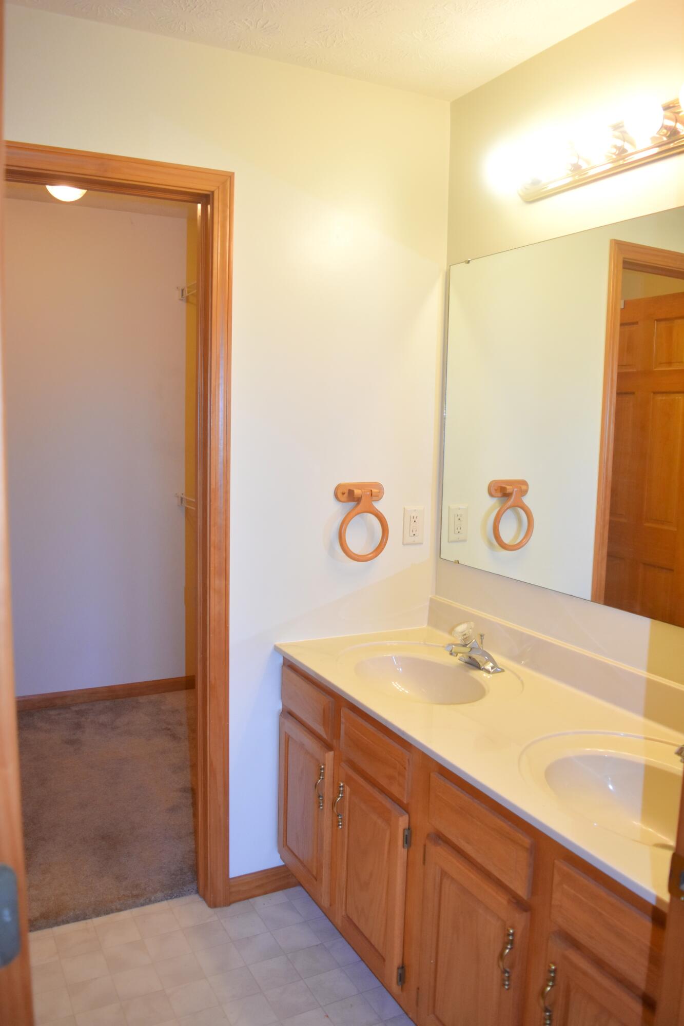 2104 Indian Ridge, Piqua, Ohio 45356