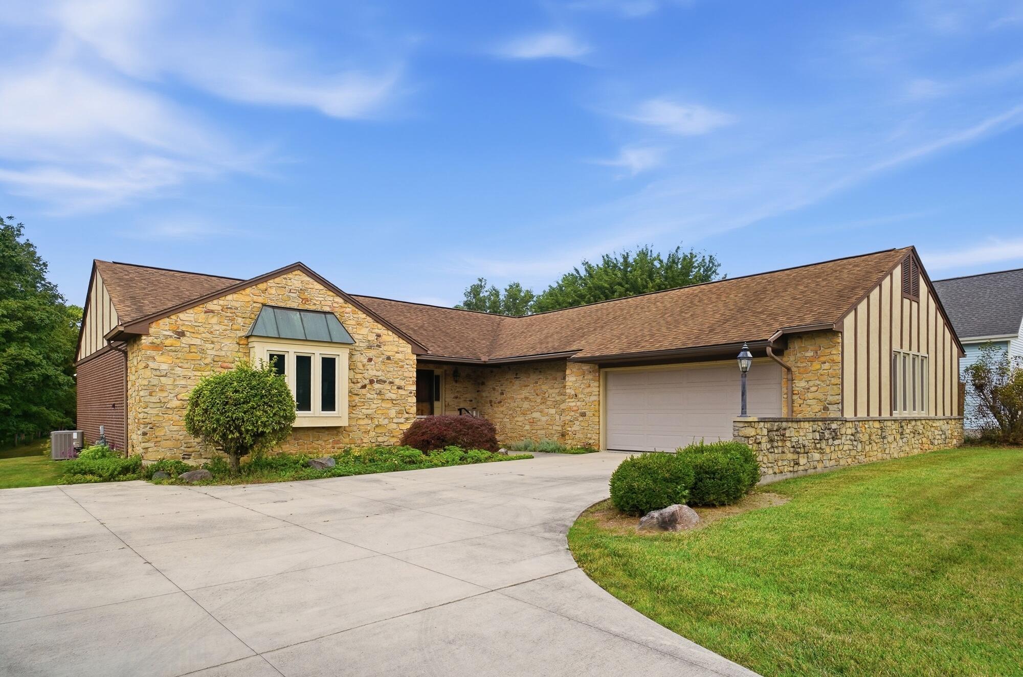 15811 Sunset, Wapakoneta, Ohio 45895