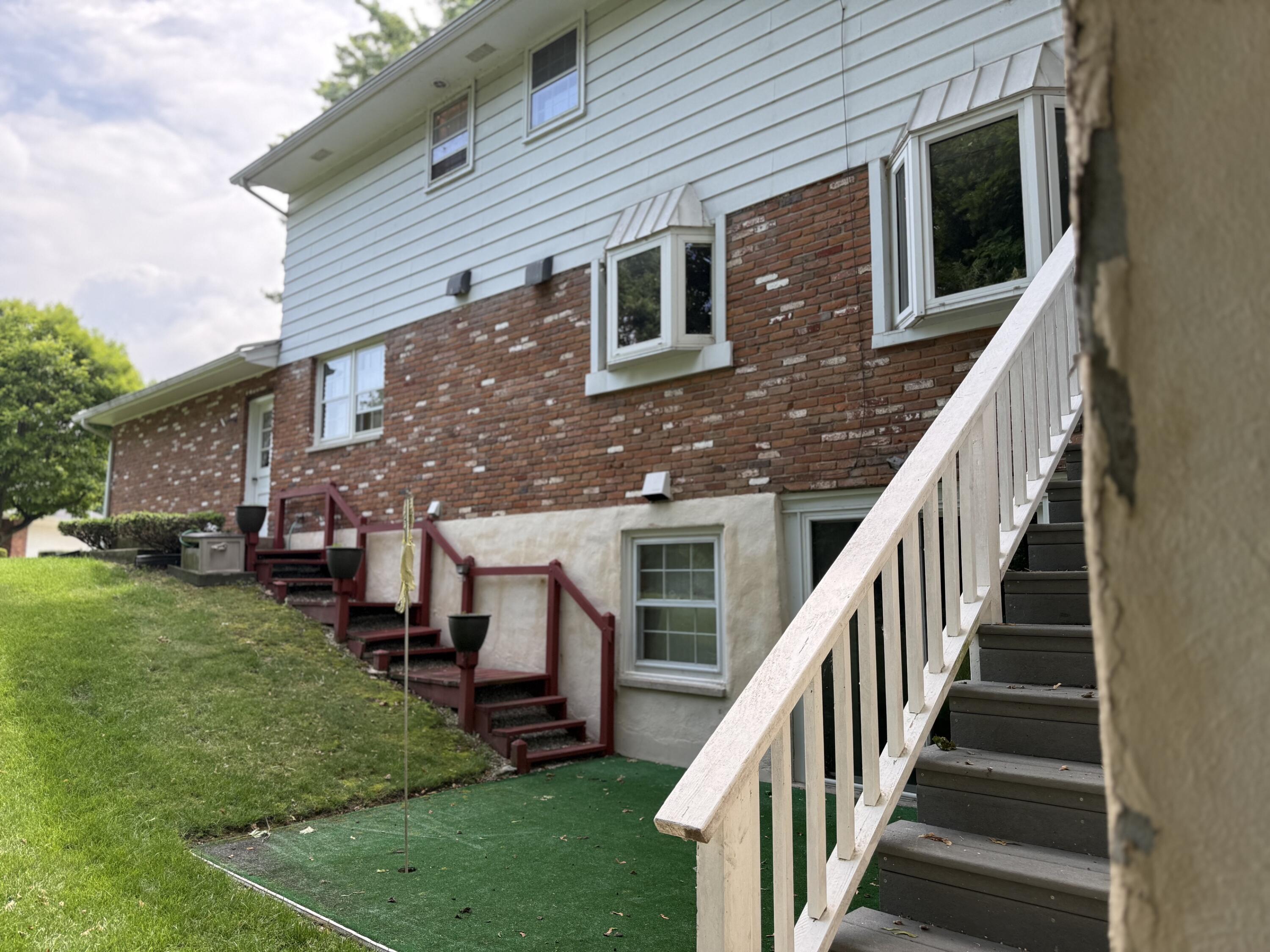 310 Ron Aire, Piqua, Ohio 45356