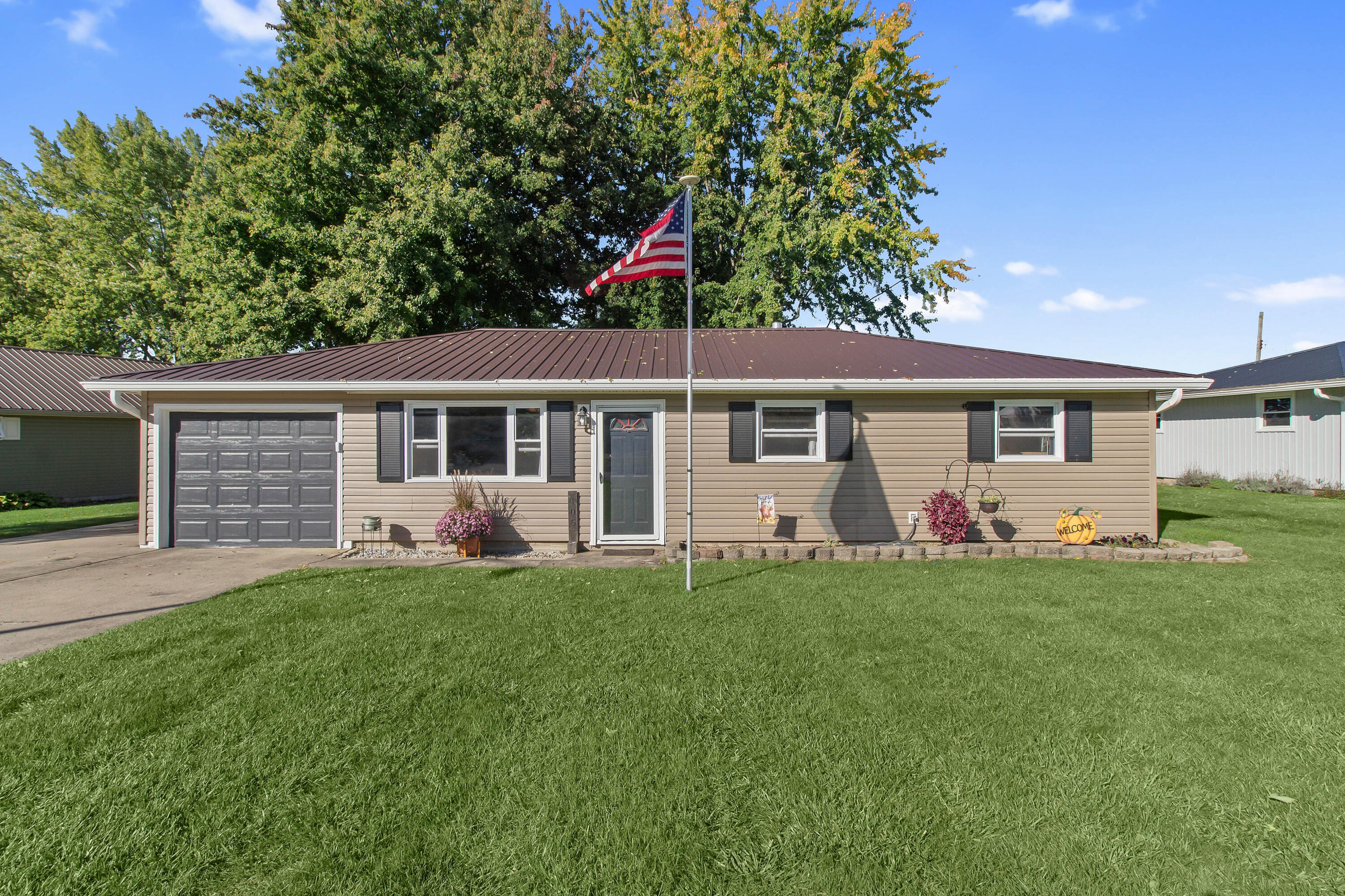 105 Island, Jackson Center, Ohio 45334