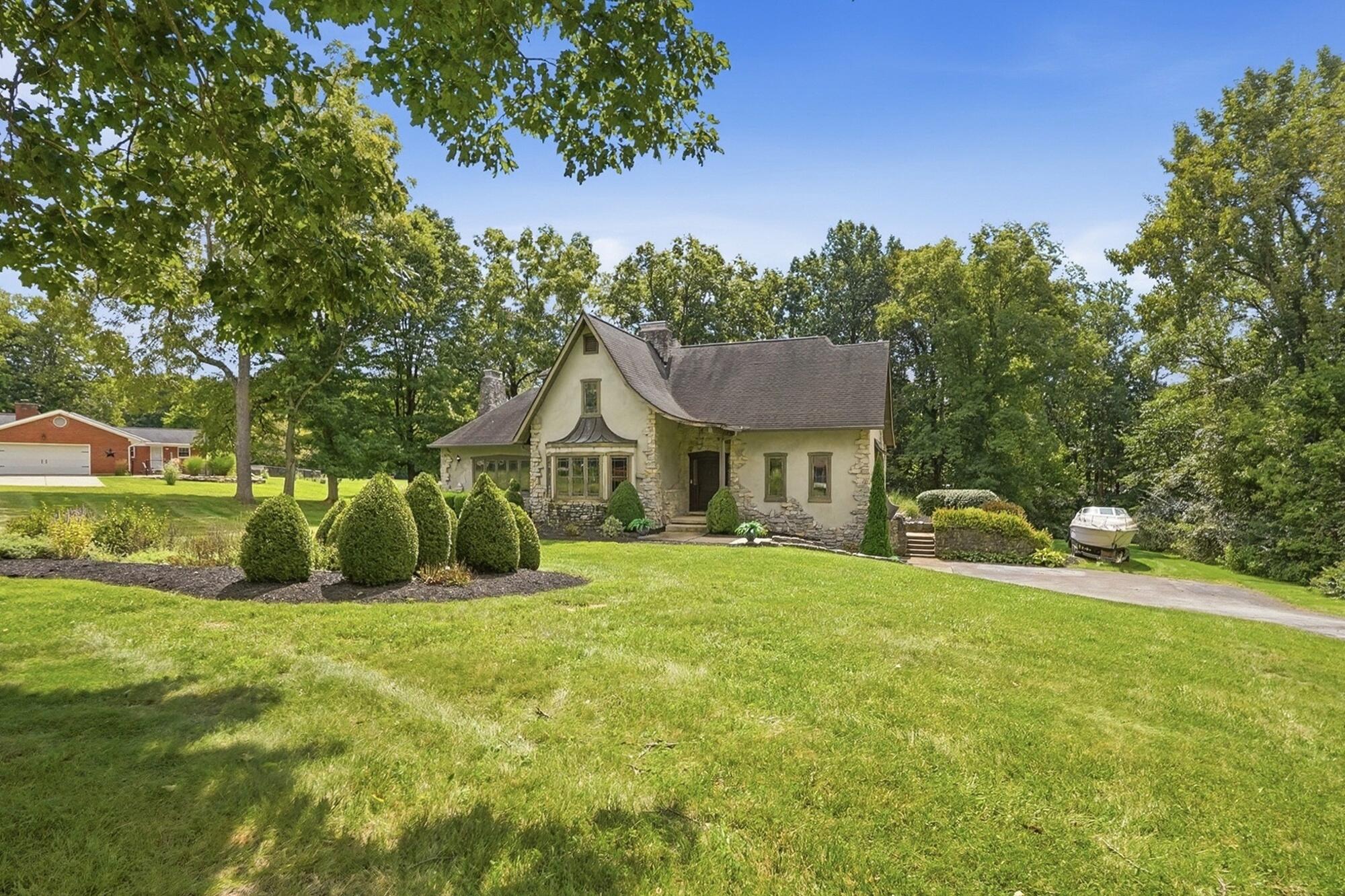 609 Aberfelda, Springfield, Ohio 45504