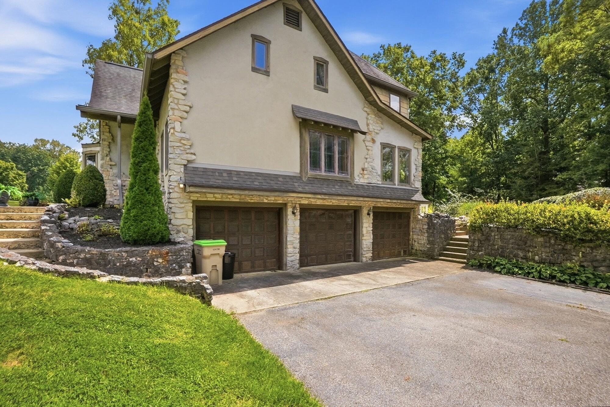 609 Aberfelda, Springfield, Ohio 45504
