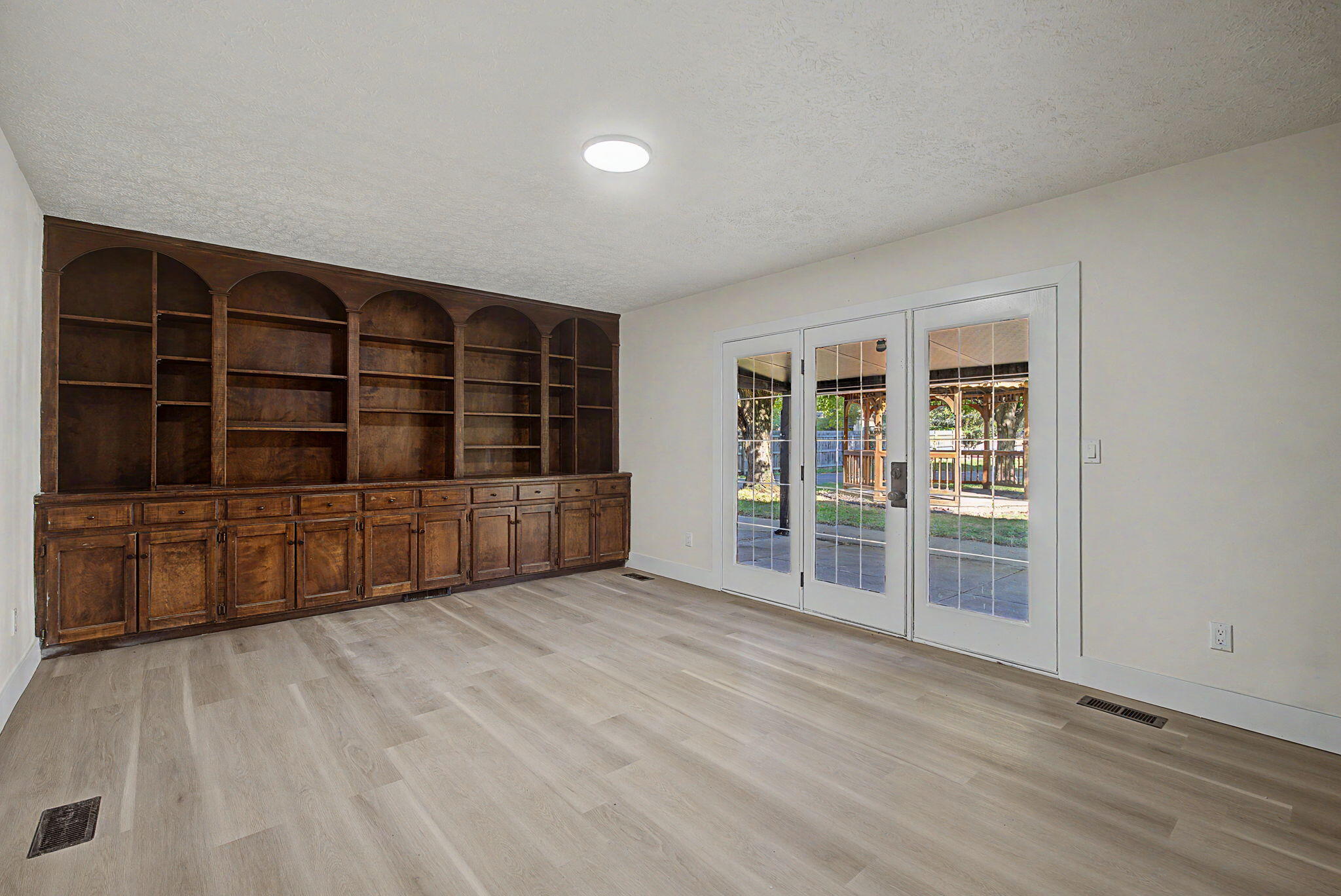 156 Matthews, Enon, Ohio 45323