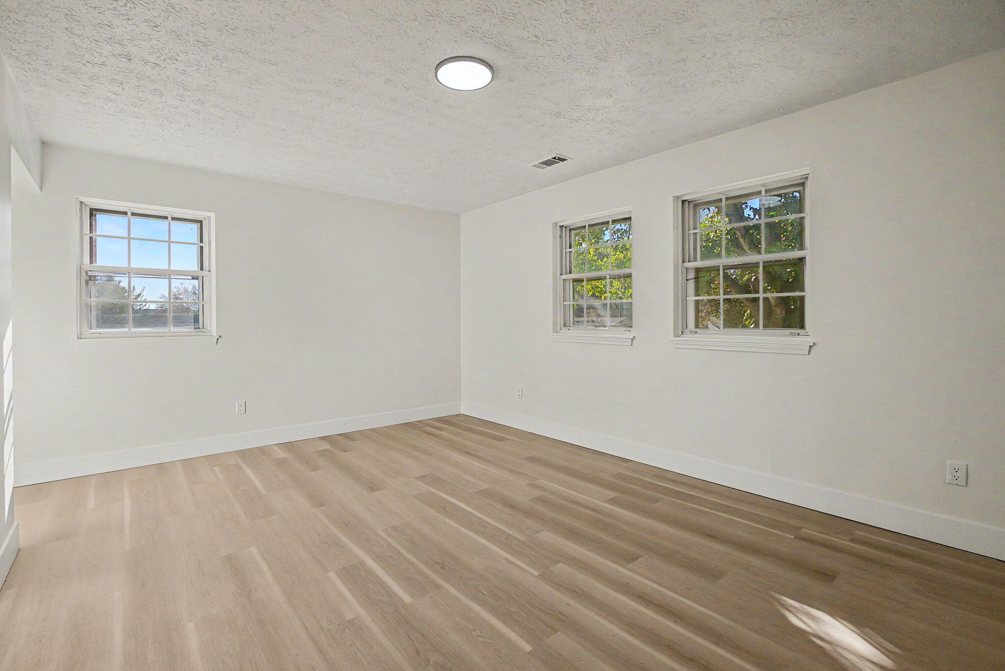 156 Matthews, Enon, Ohio 45323