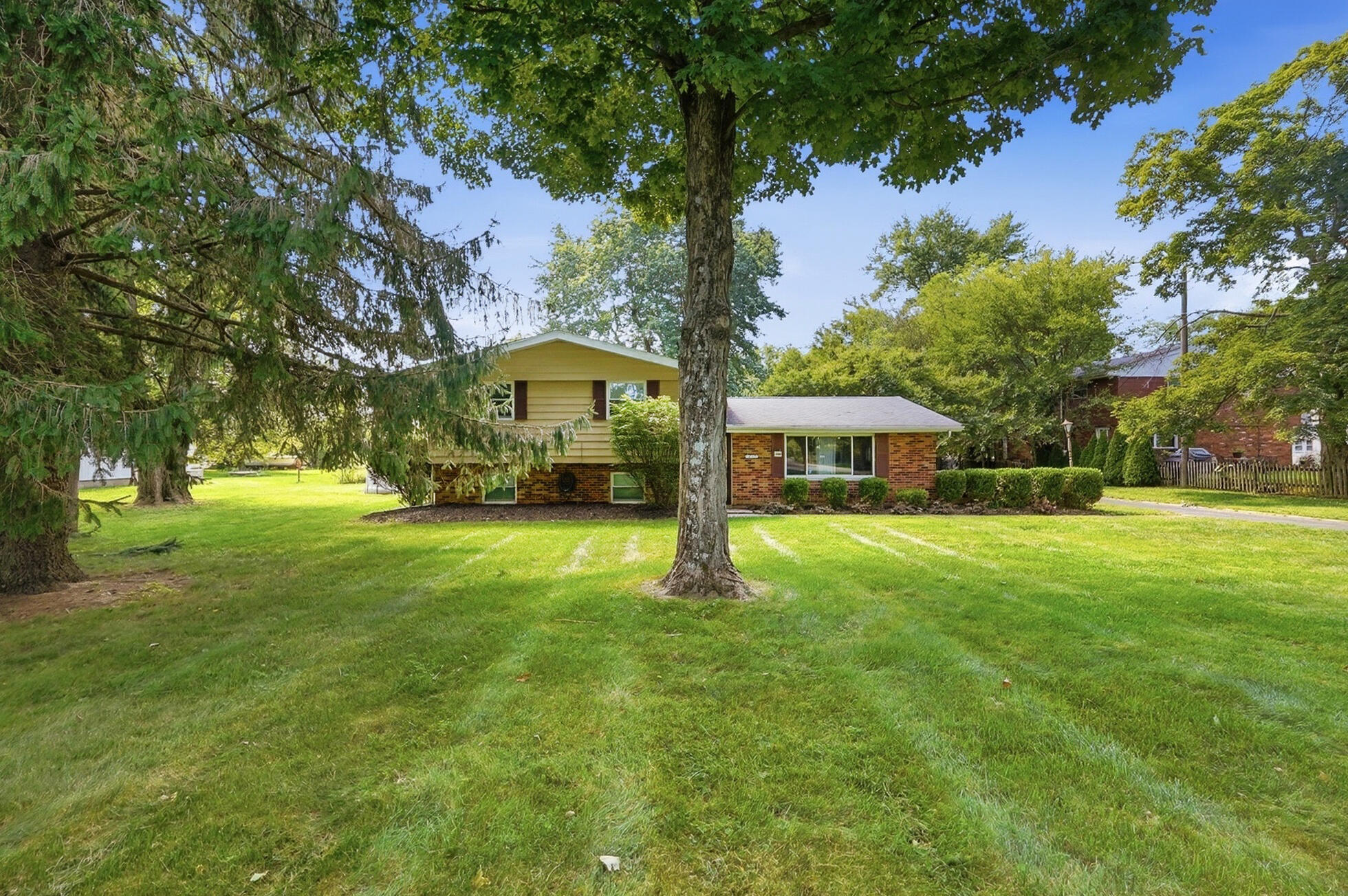3789 New Carlisle, Springfield, Ohio 45504