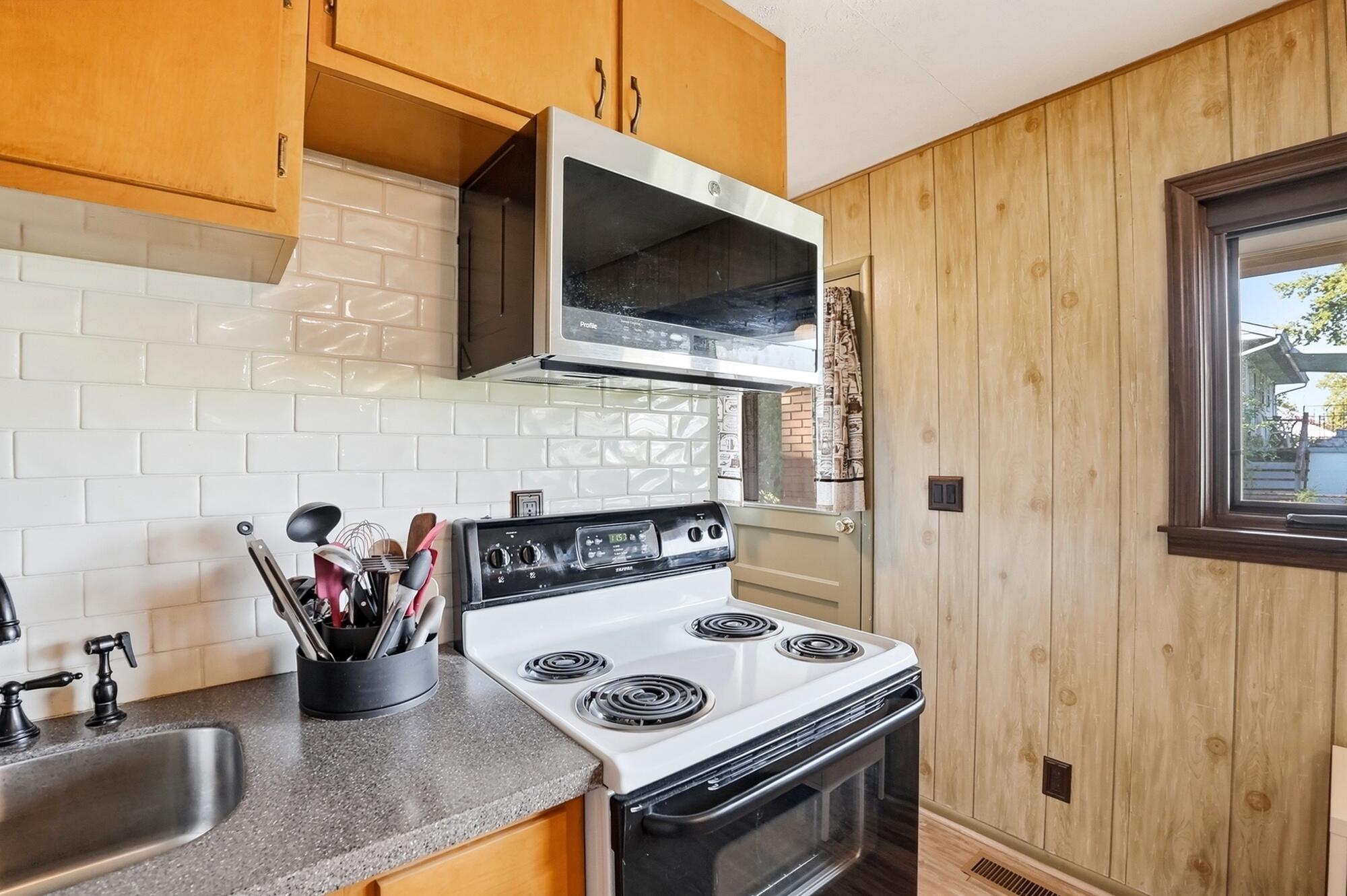 2065 Center, Springfield, Ohio 45506