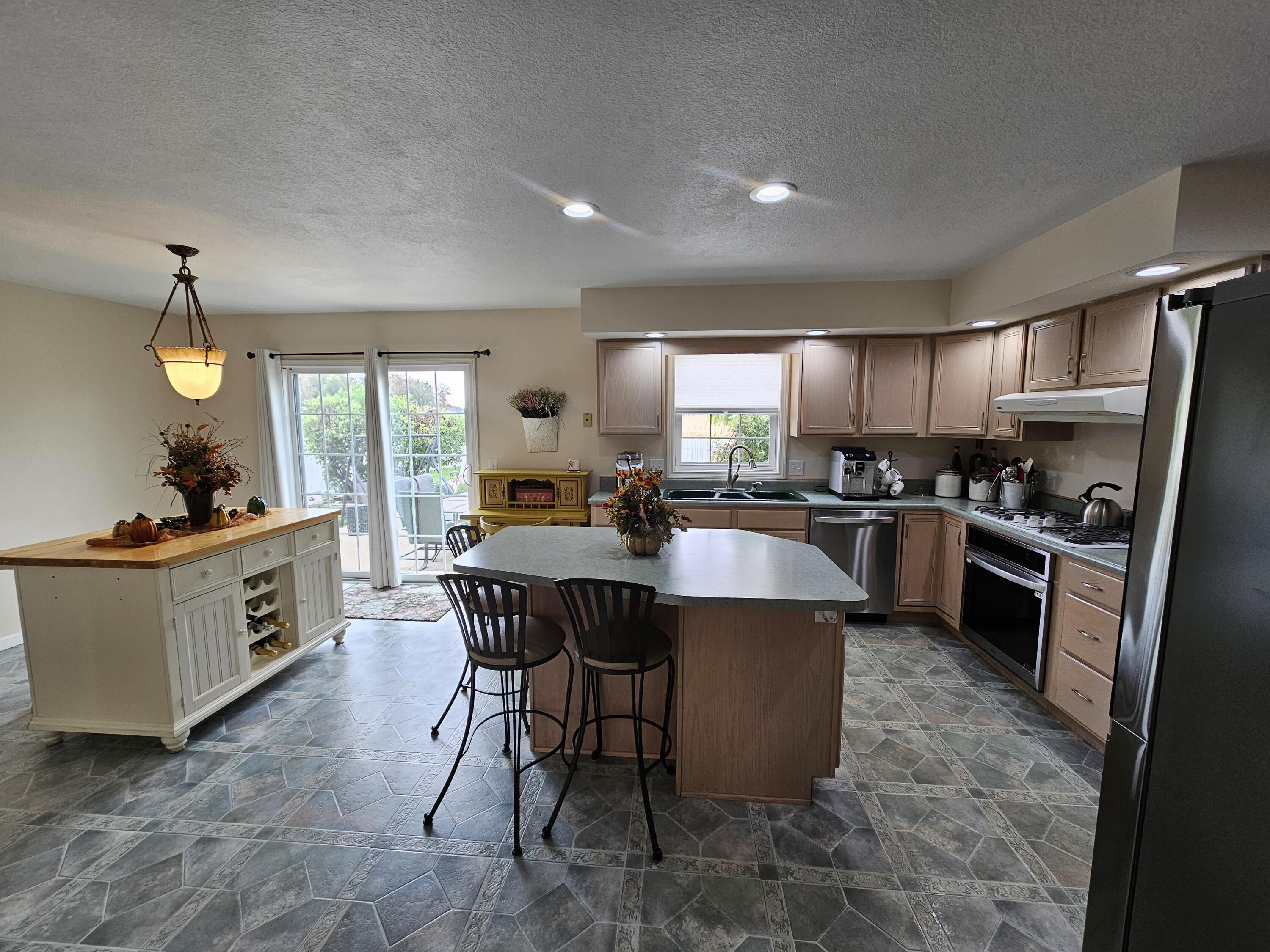 15881 Lochard, Anna, Ohio 45302
