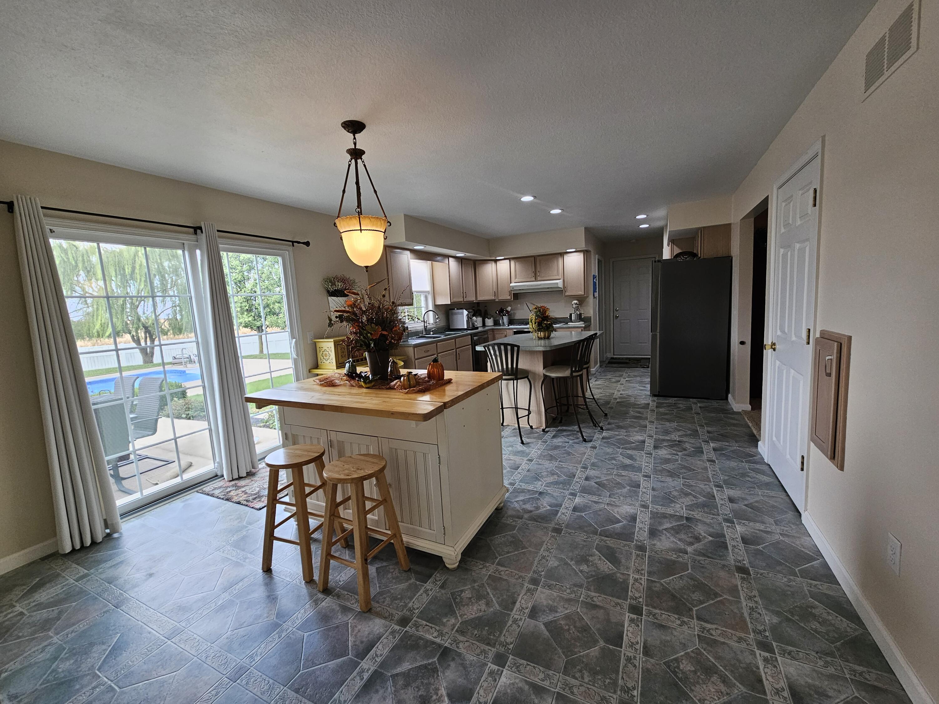 15881 Lochard, Anna, Ohio 45302
