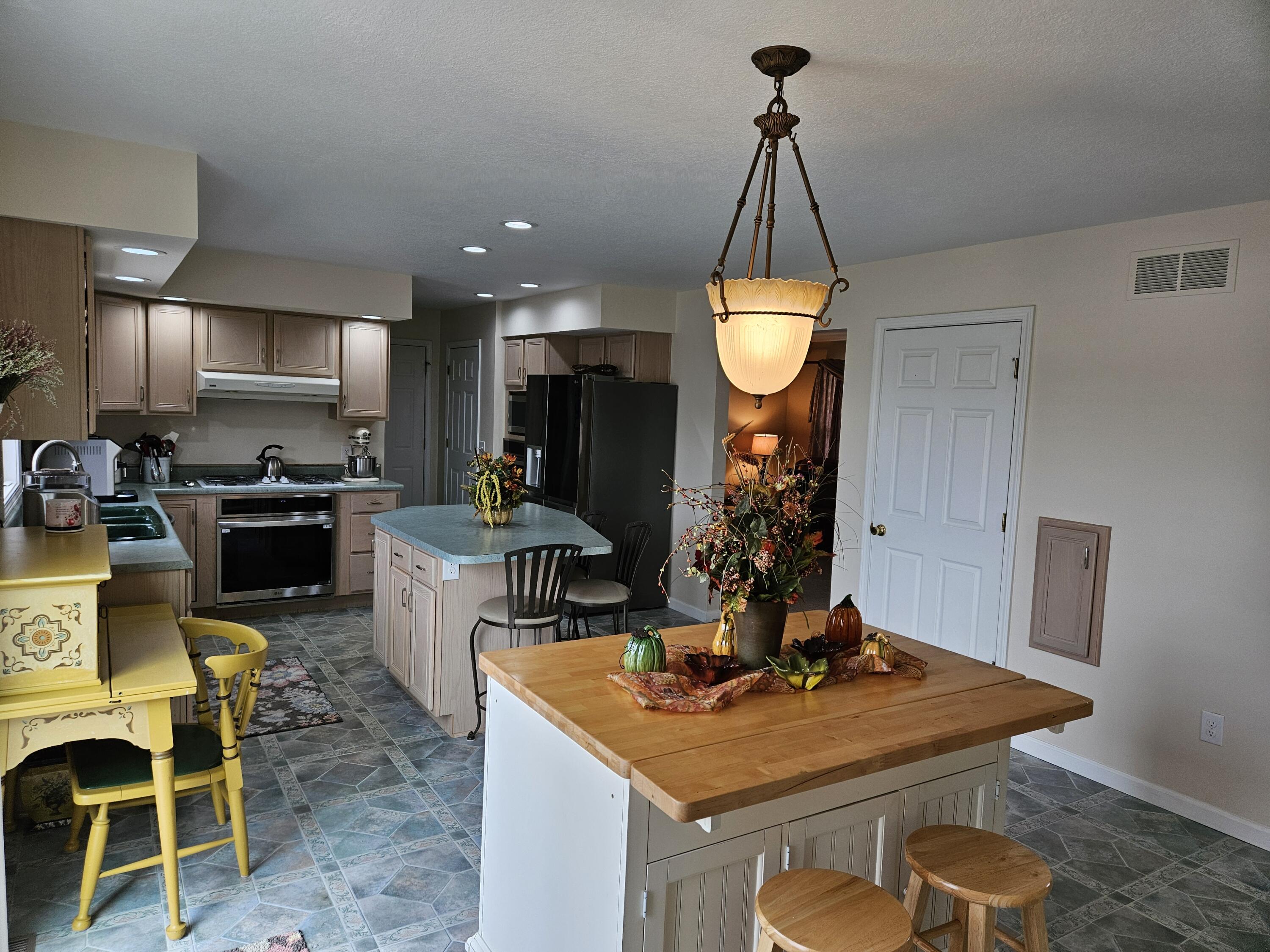 15881 Lochard, Anna, Ohio 45302