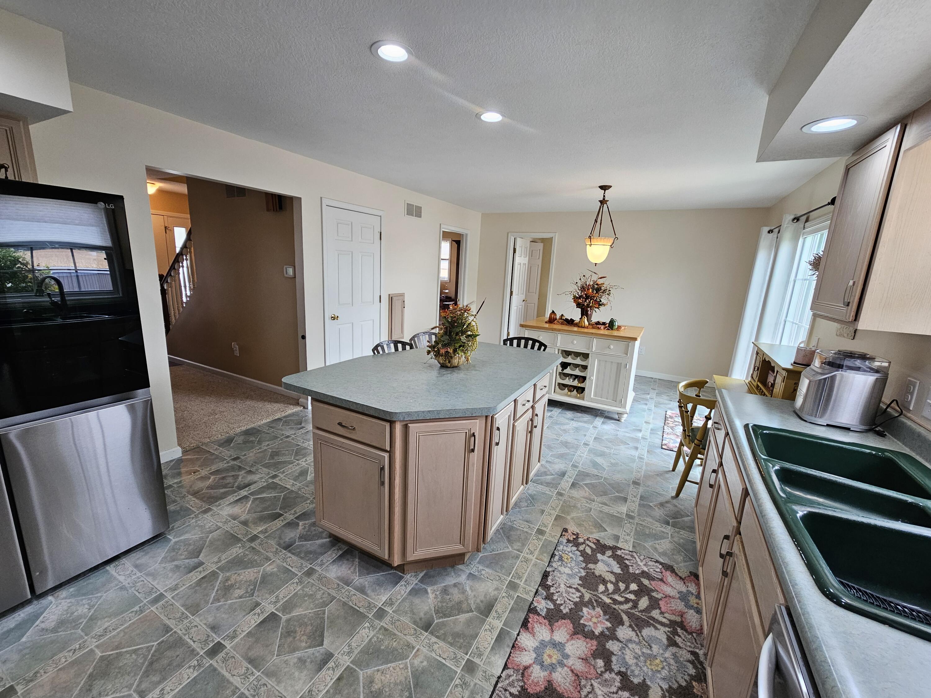 15881 Lochard, Anna, Ohio 45302