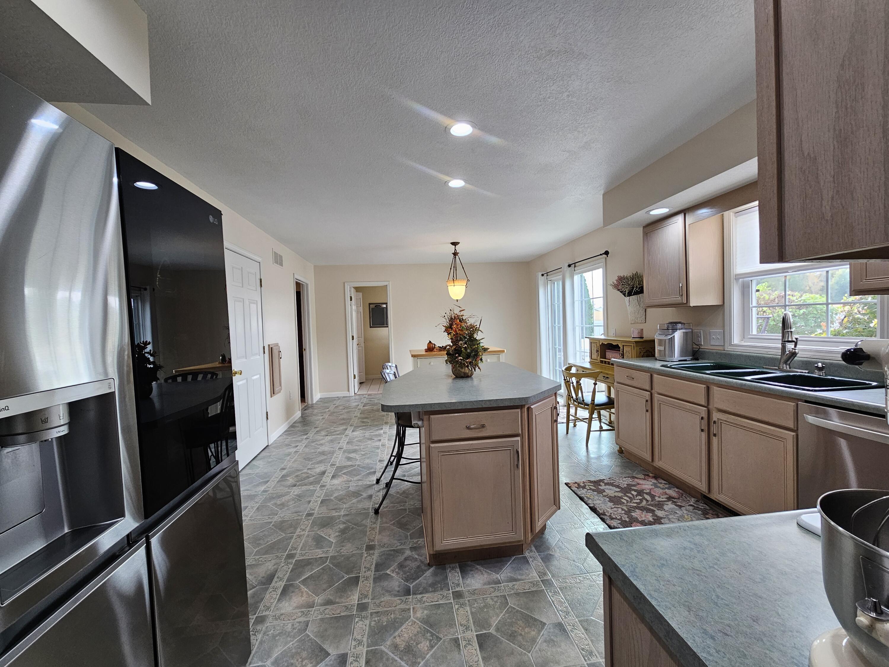 15881 Lochard, Anna, Ohio 45302
