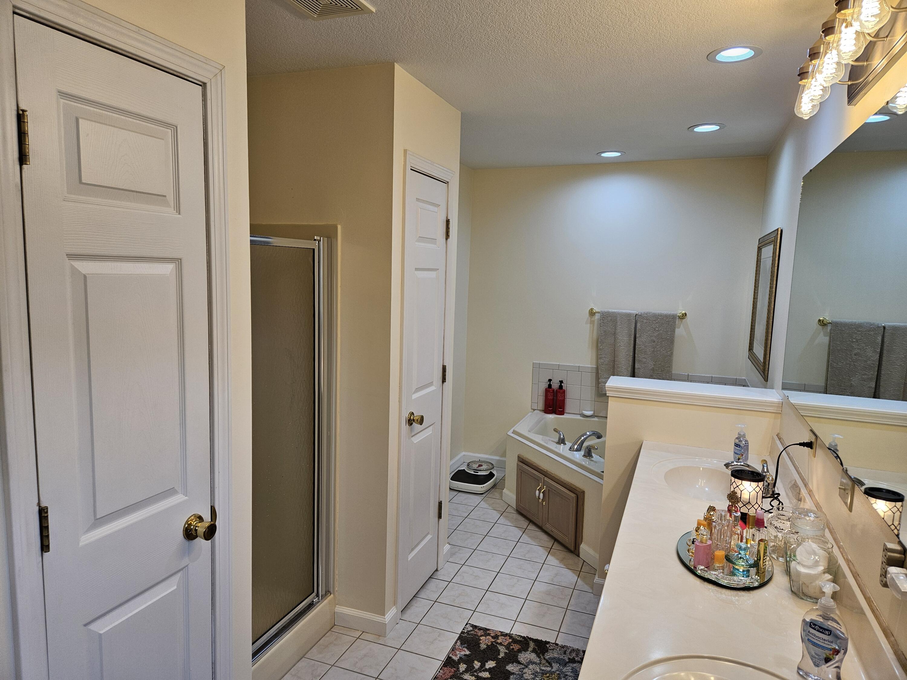 15881 Lochard, Anna, Ohio 45302