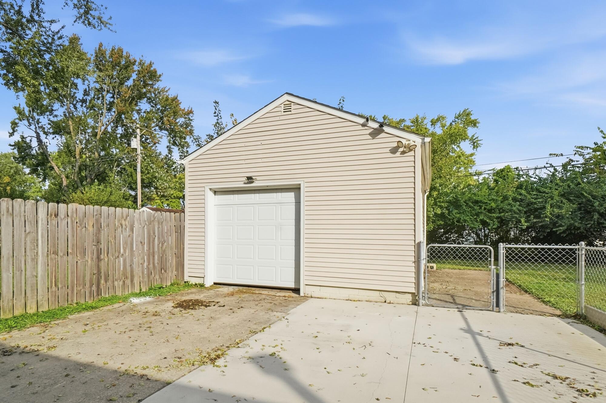 37 Elmwood, Troy, Ohio 45373