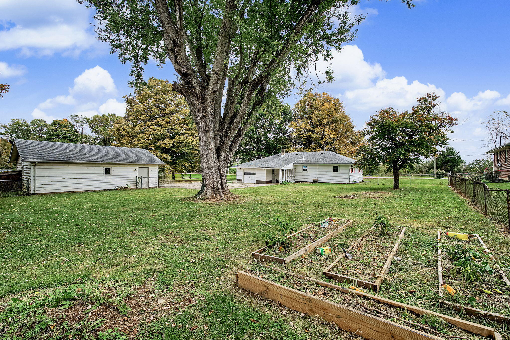 3842 Fairfield, Springfield, Ohio 45502