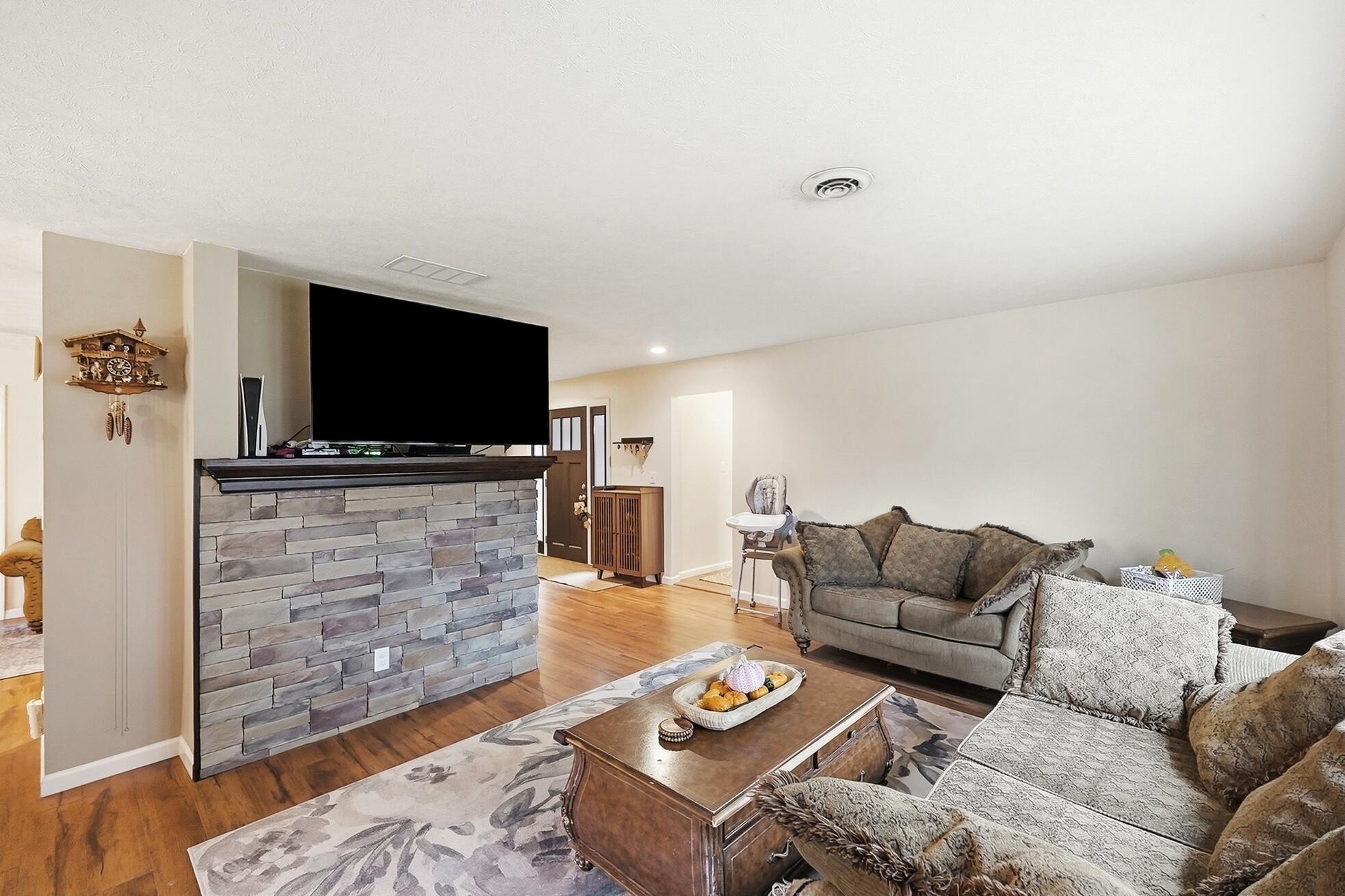 2369 Pine Knott, Dayton, Ohio 45431