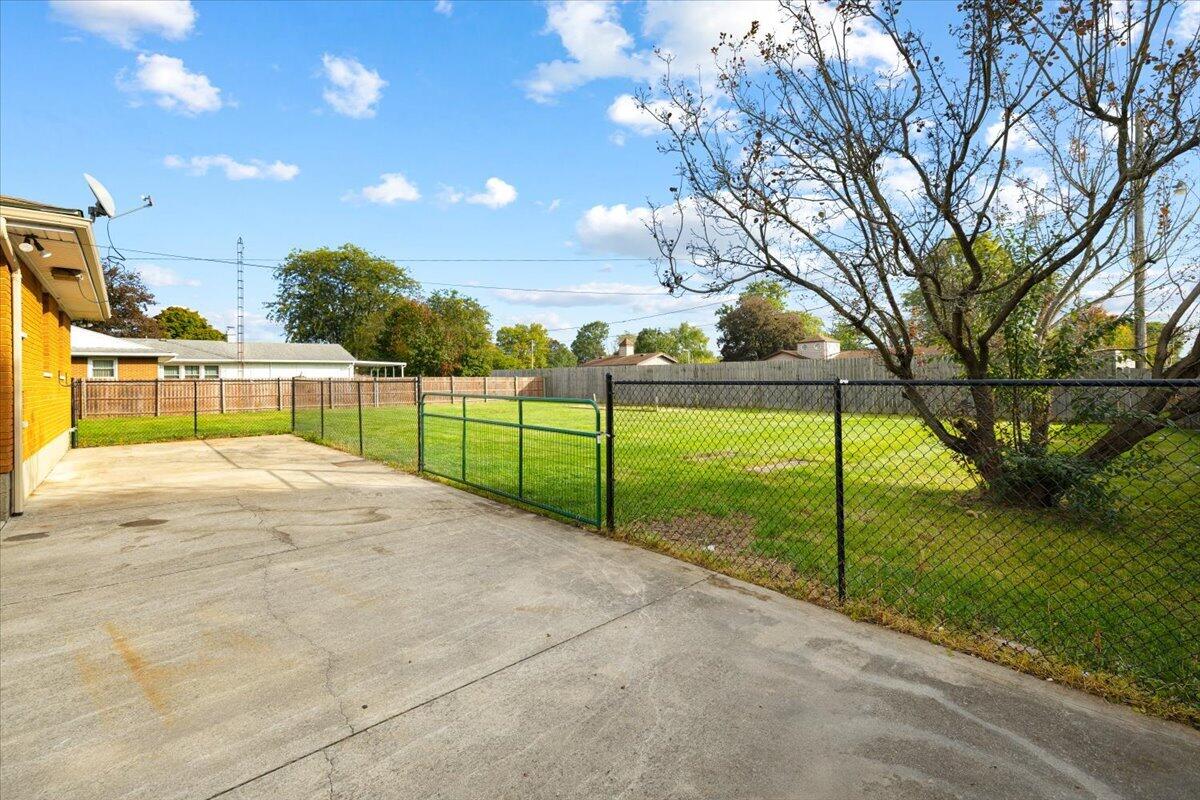 606 Lake, New Carlisle, Ohio 45344