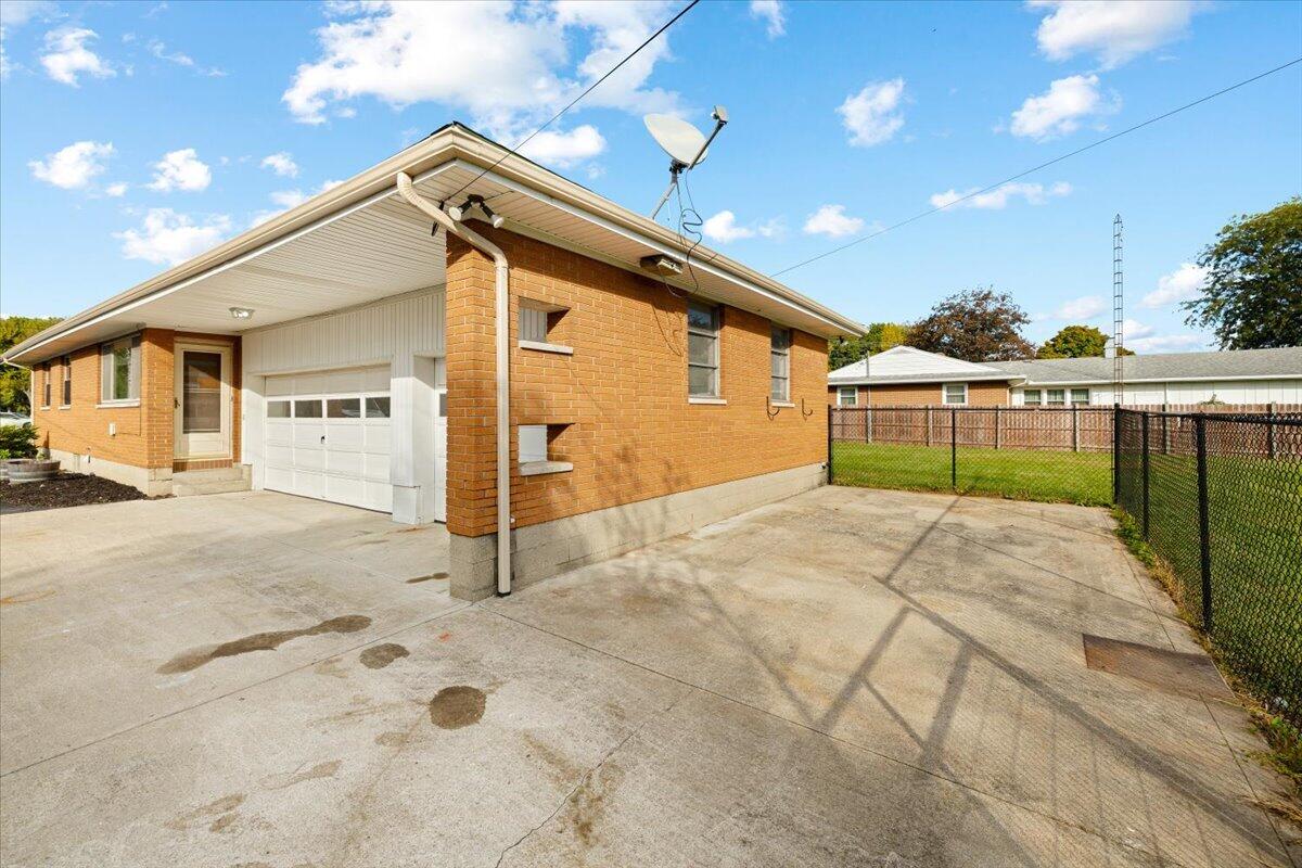 606 Lake, New Carlisle, Ohio 45344