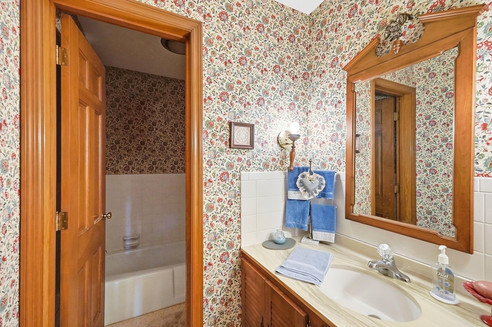 235 Oakridge, Springfield, Ohio 45504