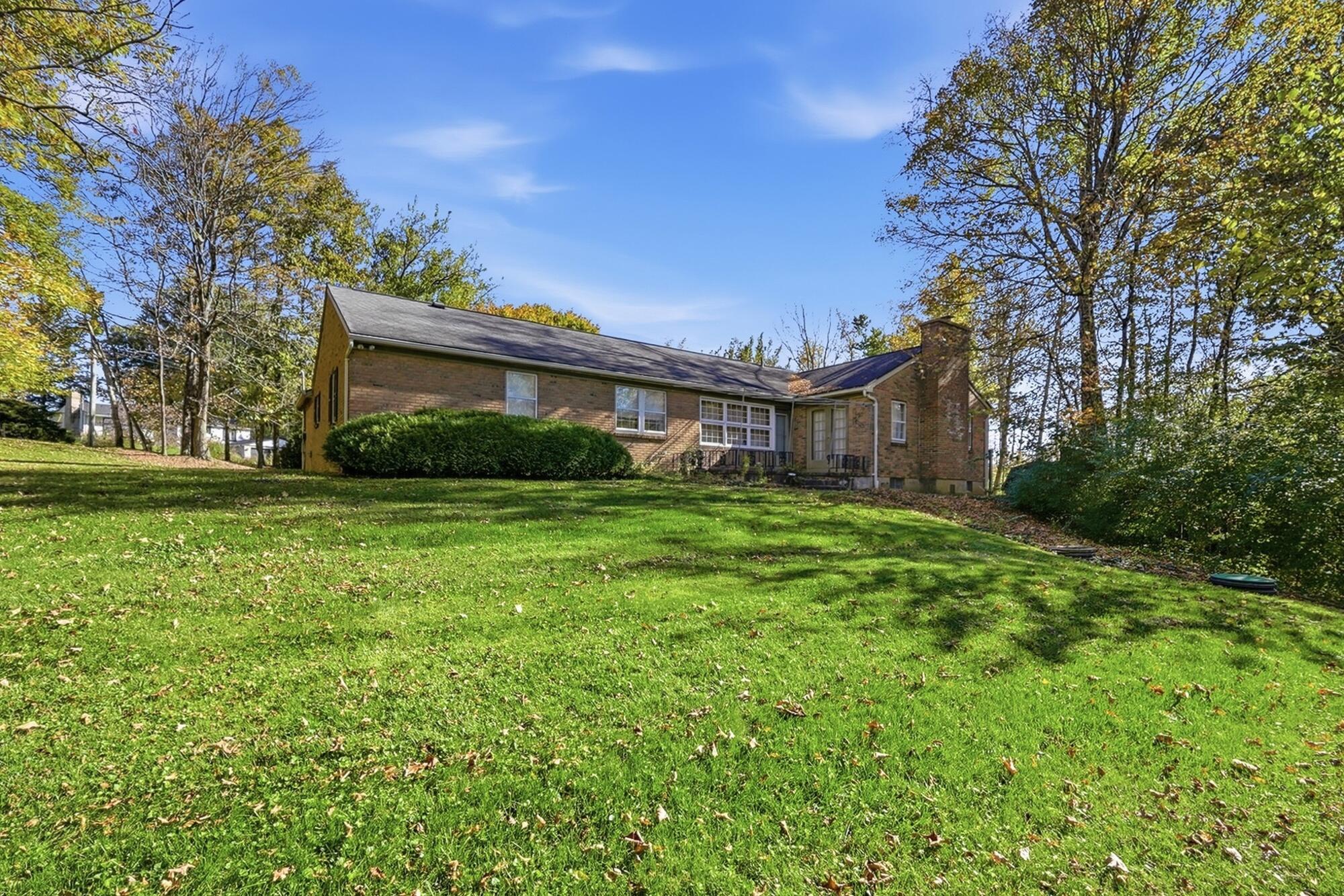 235 Oakridge, Springfield, Ohio 45504