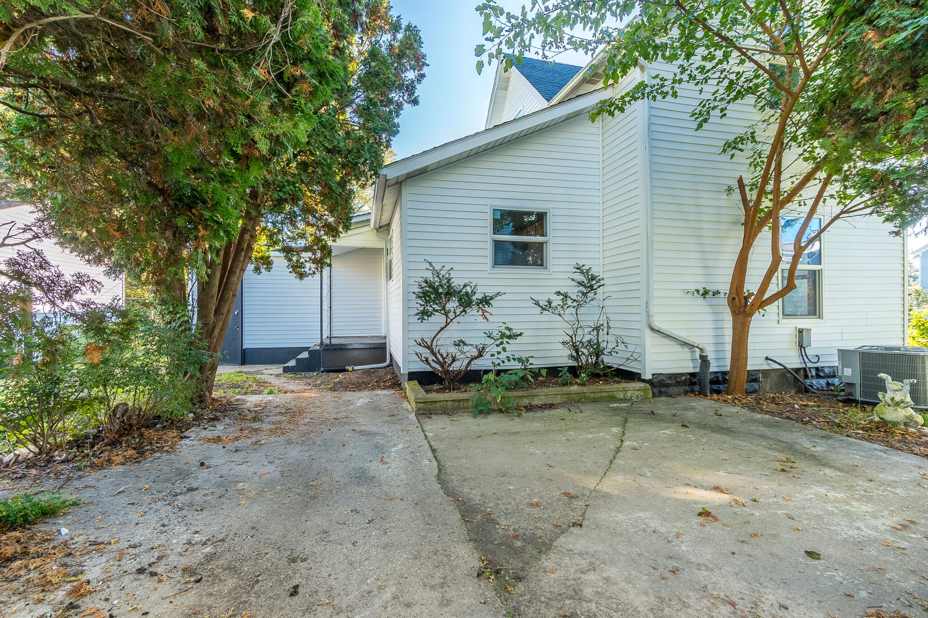 216 Pike, Sidney, Ohio 45365