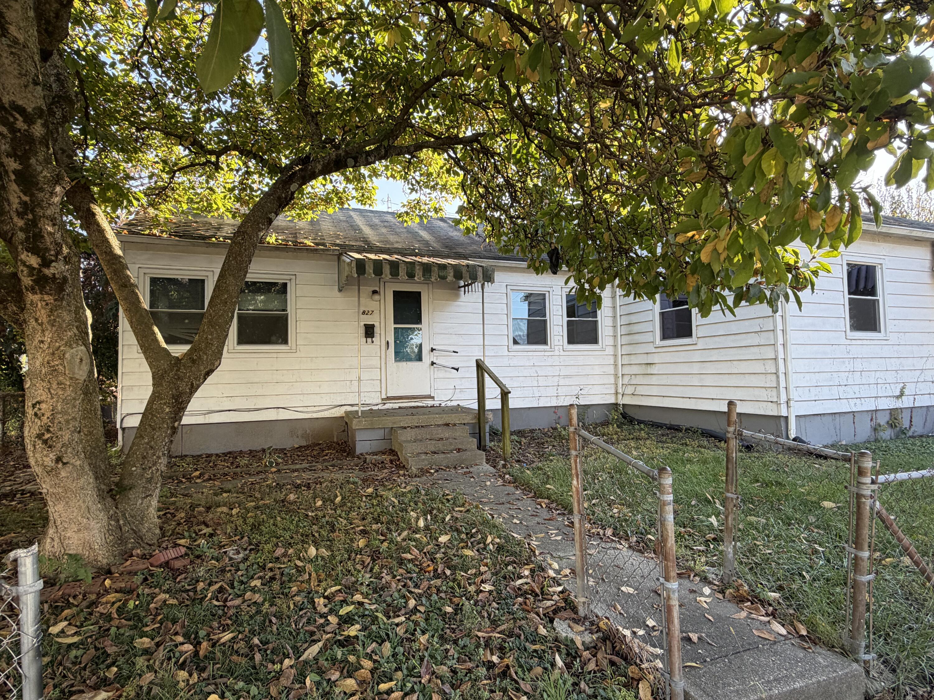 825 Mansfield, Springfield, Ohio 45505