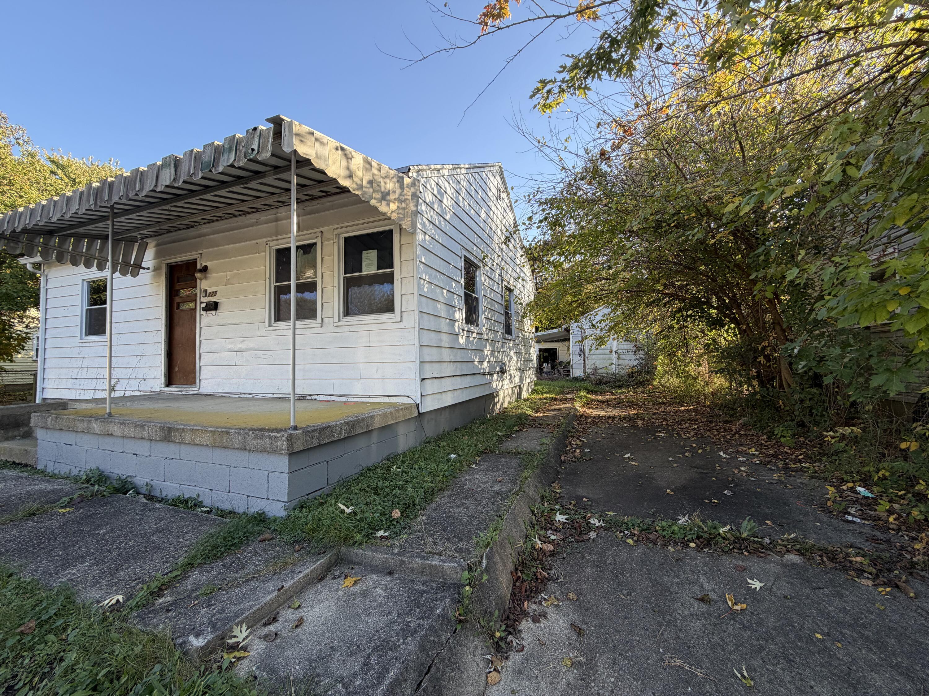 825 Mansfield, Springfield, Ohio 45505