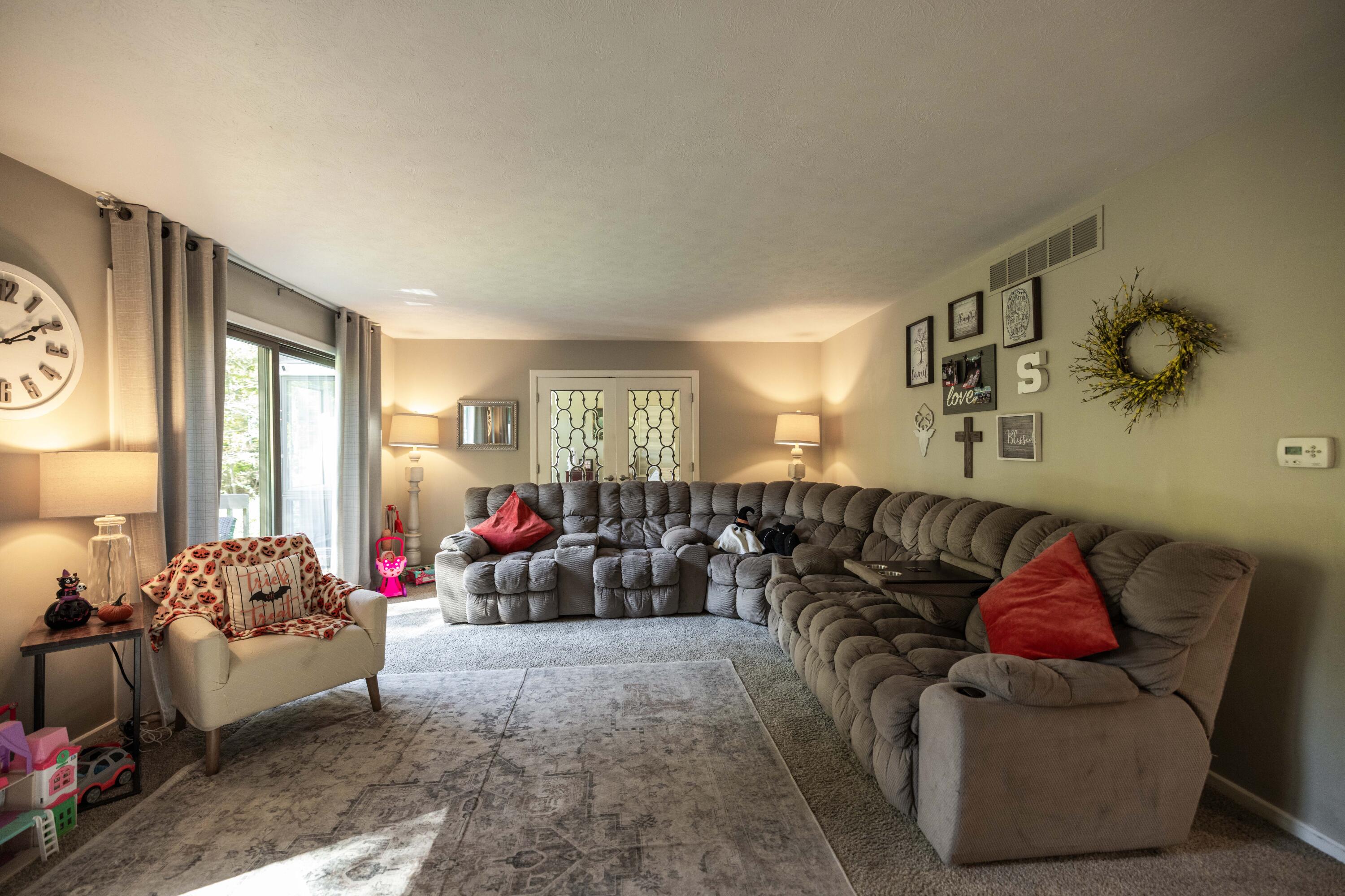 101 Roscommon, Springfield, Ohio 45503