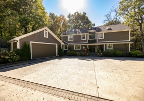 101 Roscommon, Springfield, Ohio 45503, 5 Bedroom Bedrooms, ,4 BathroomBathrooms,Residential,For Sale,Roscommon,1049380