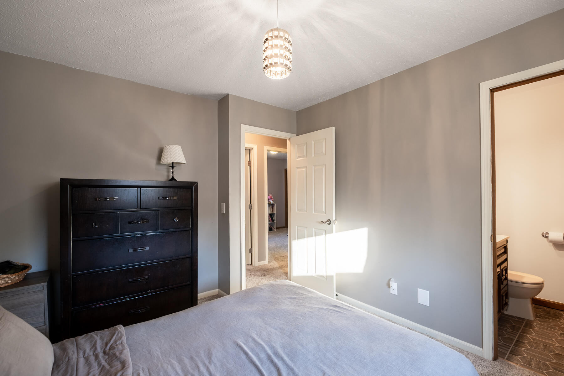 198 West, Springfield, Ohio 45504