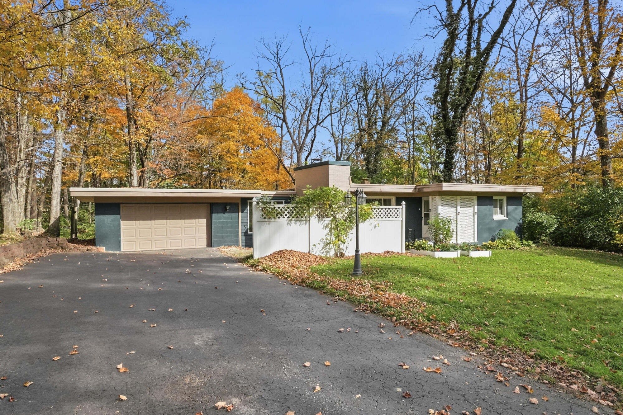 2736 Elm, Springfield, Ohio 45504