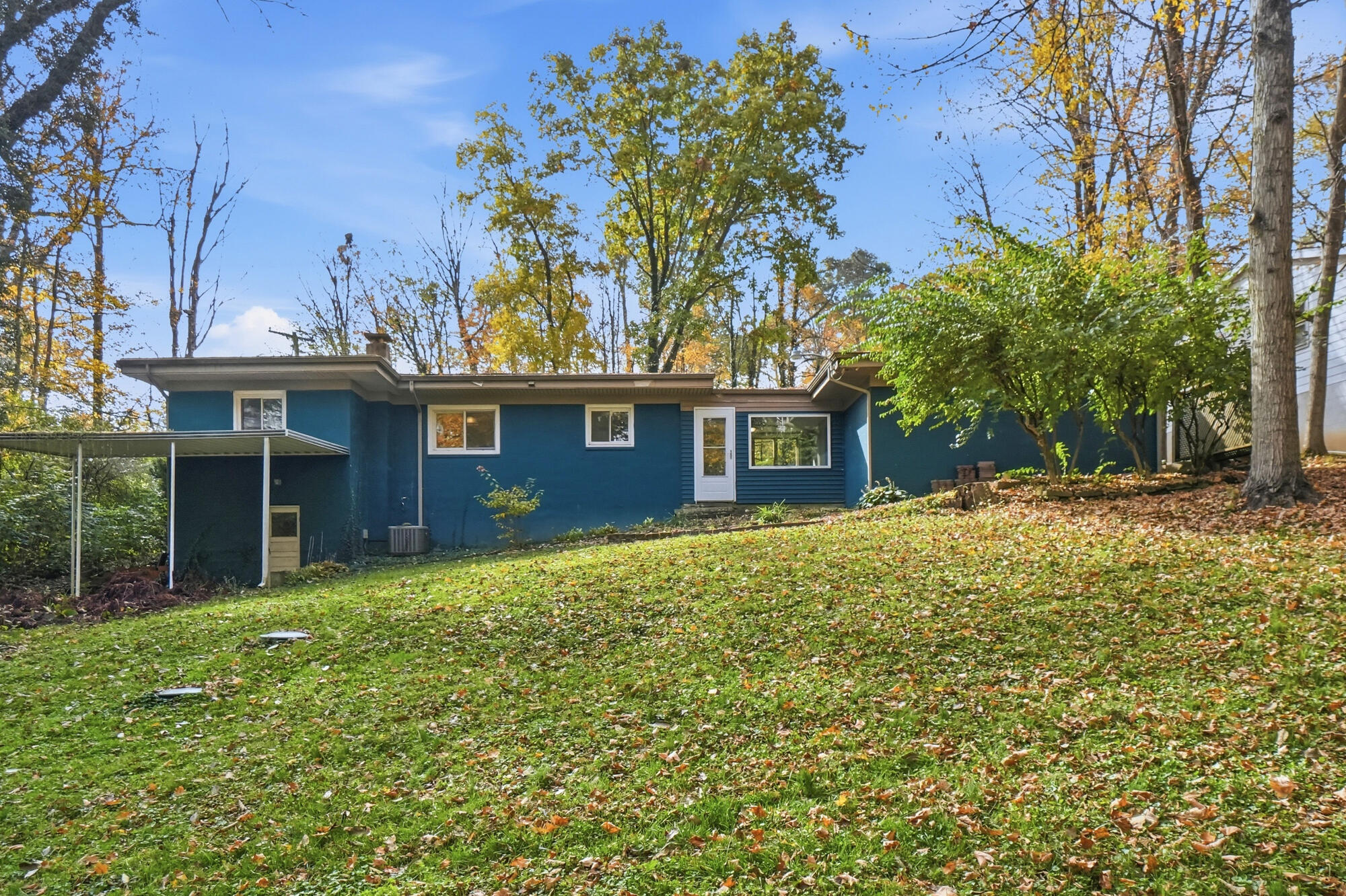 2736 Elm, Springfield, Ohio 45504