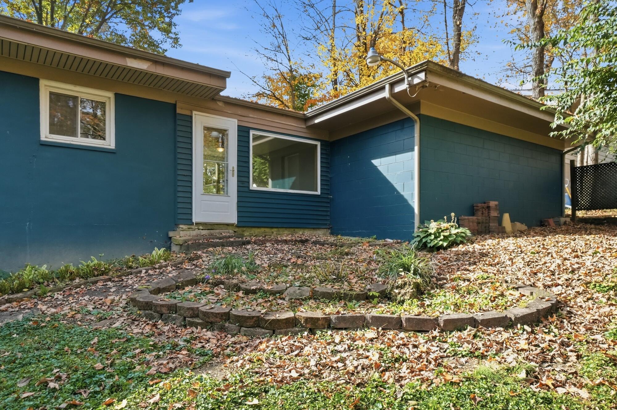 2736 Elm, Springfield, Ohio 45504