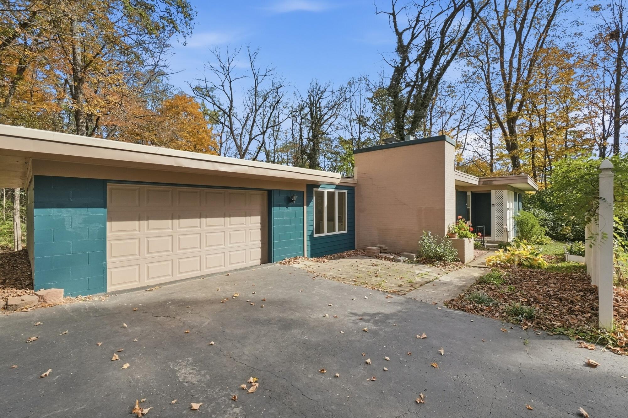 2736 Elm, Springfield, Ohio 45504