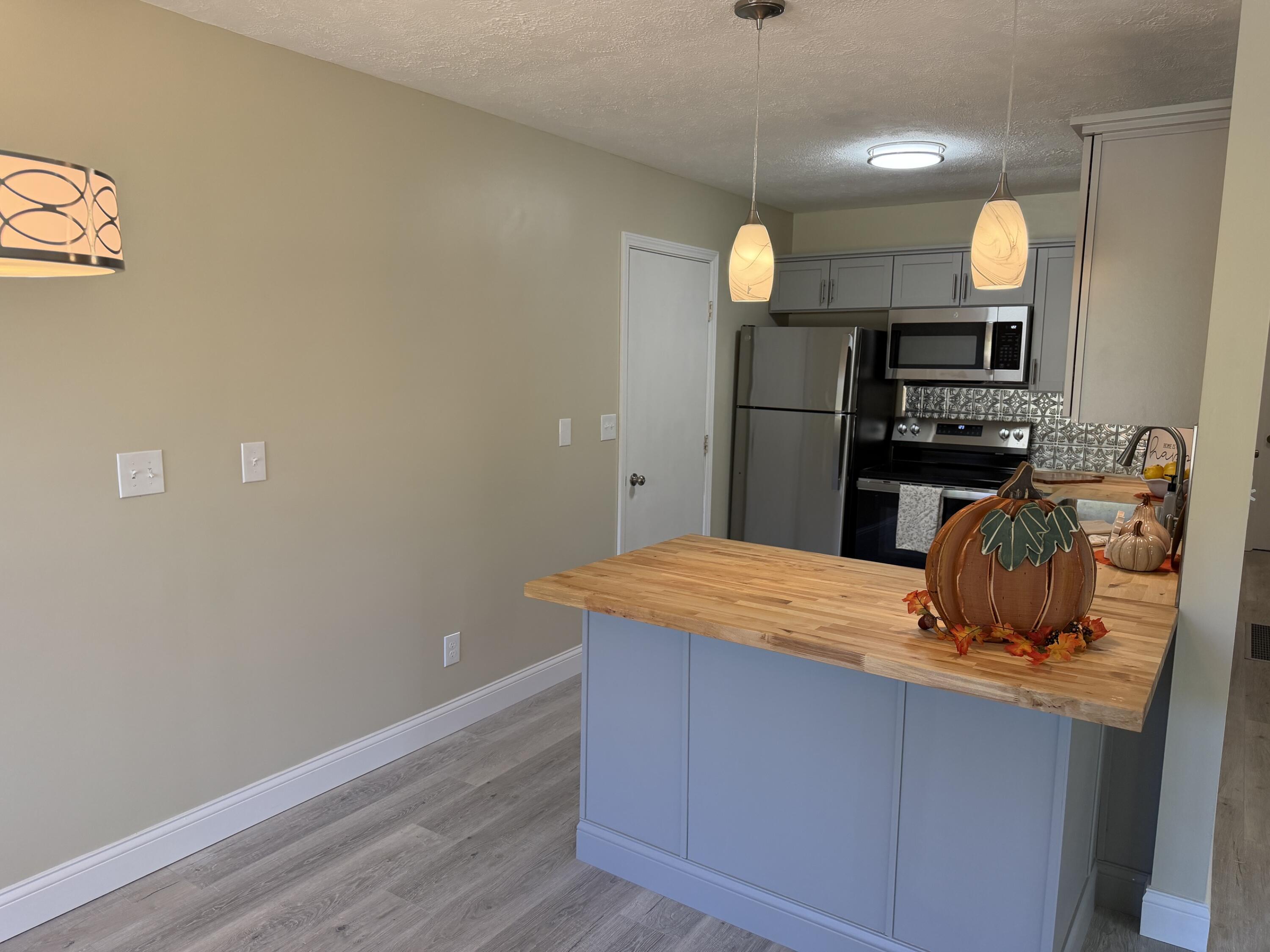 21 Lloyd, North Lewisburg, Ohio 43060