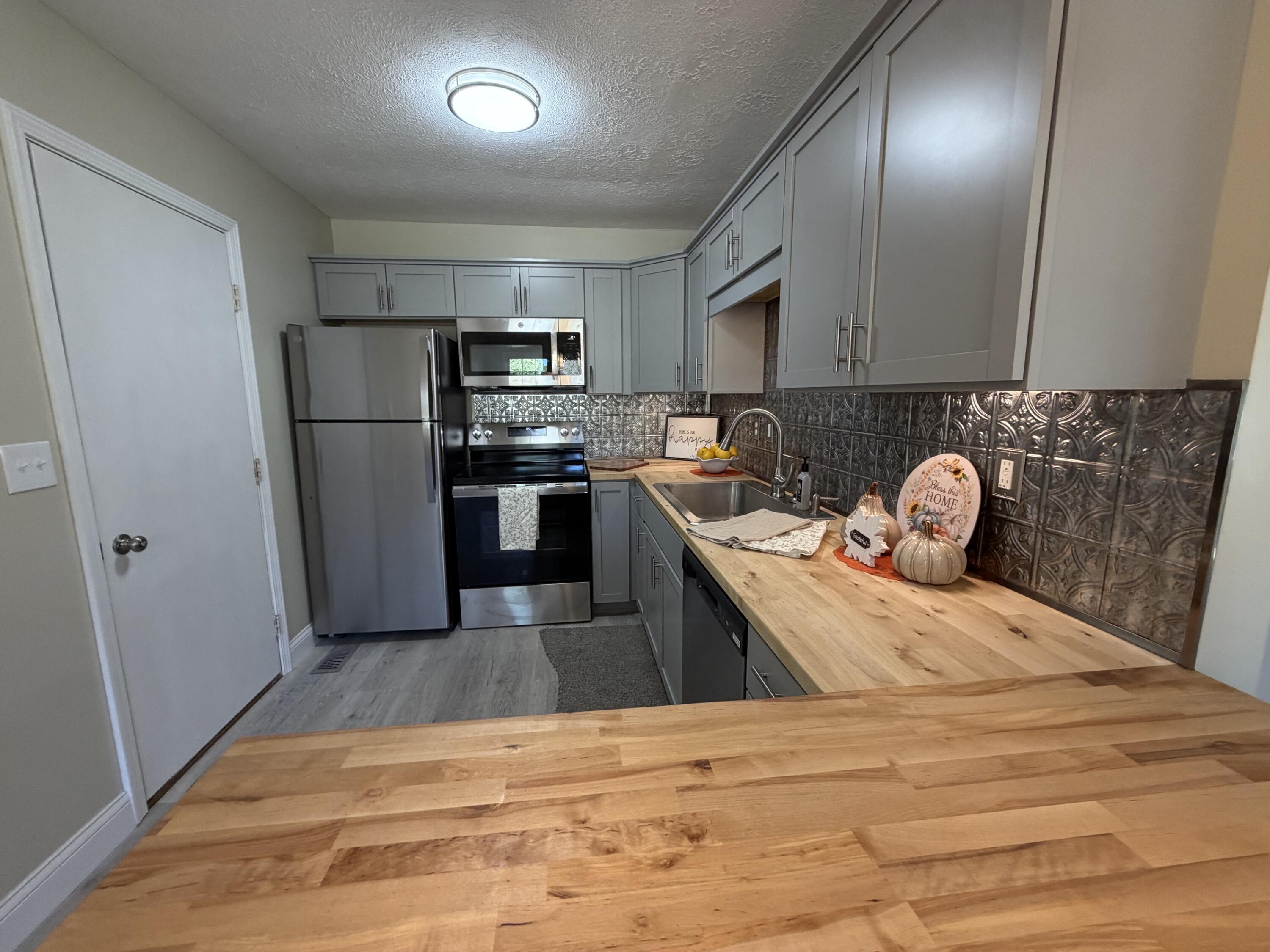 21 Lloyd, North Lewisburg, Ohio 43060