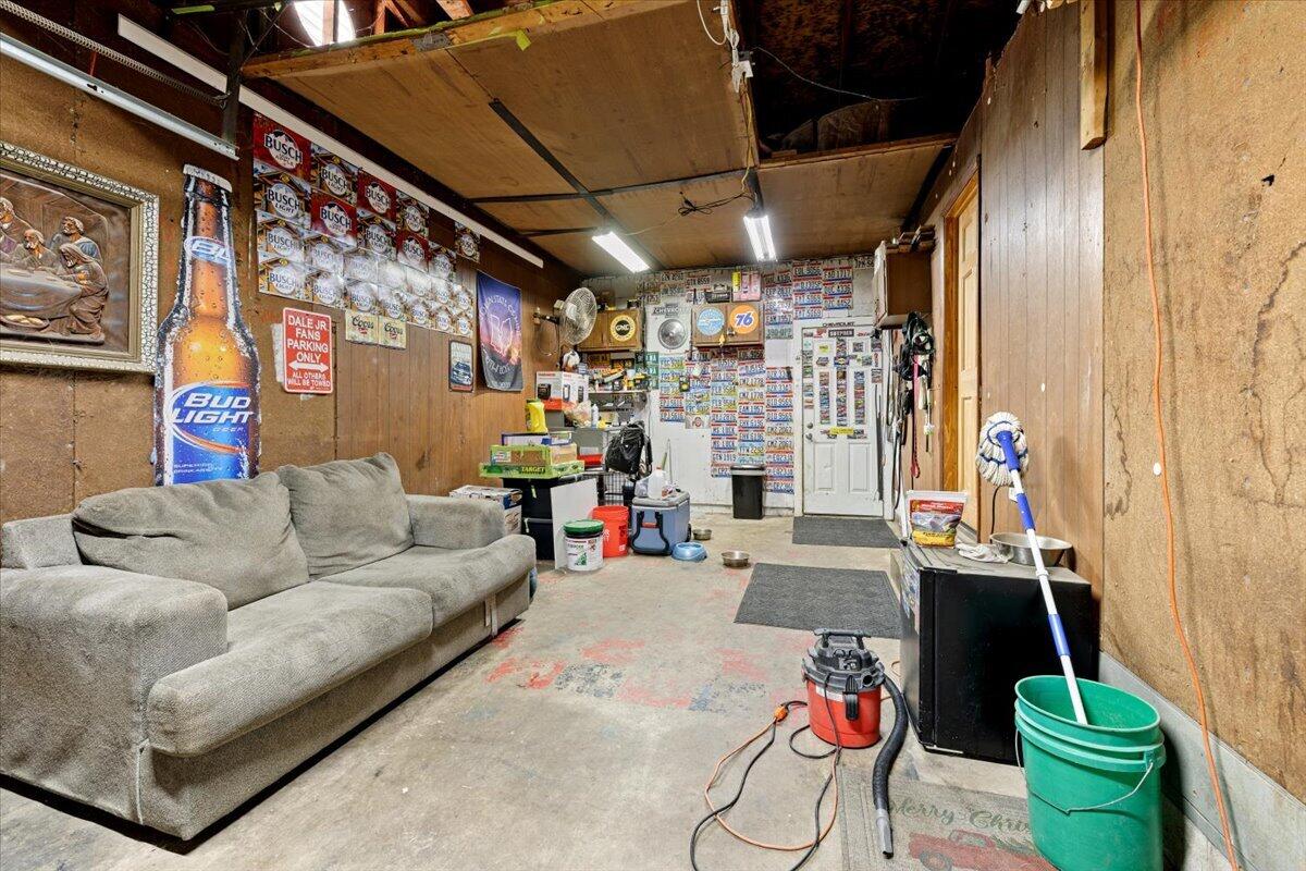 4468 Saint Paris, Springfield, Ohio 45504