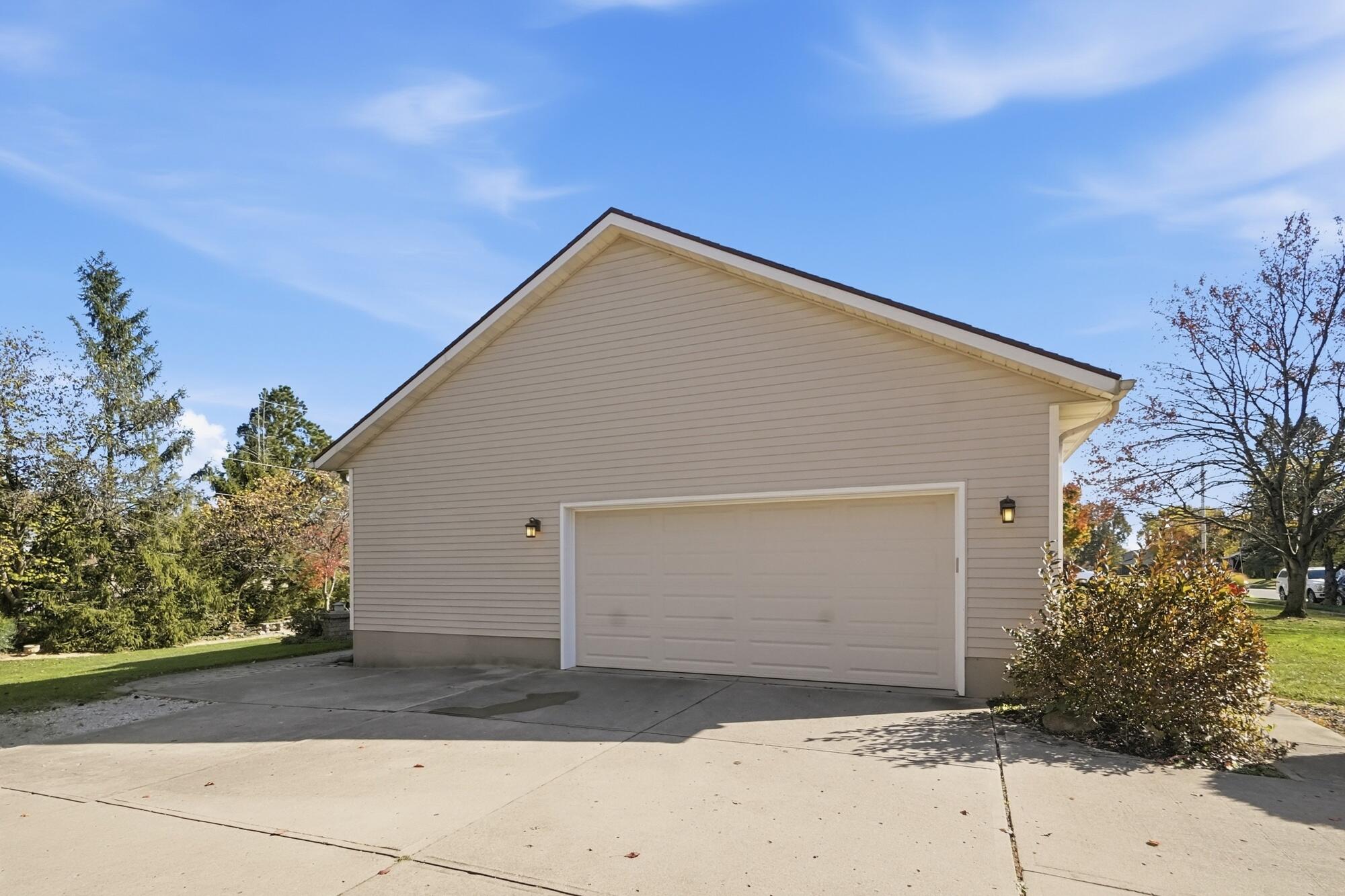 1145 Cloverdale, Troy, Ohio 45373